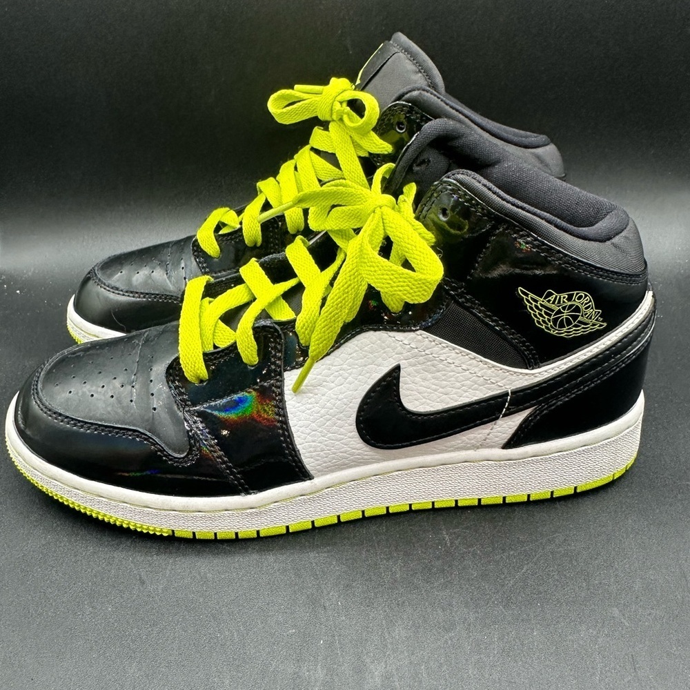 Nike Air Jordan 1 Mid SE (GS) Black Cyber BQ6931-003 Size 7Y - Picture 3 of 6